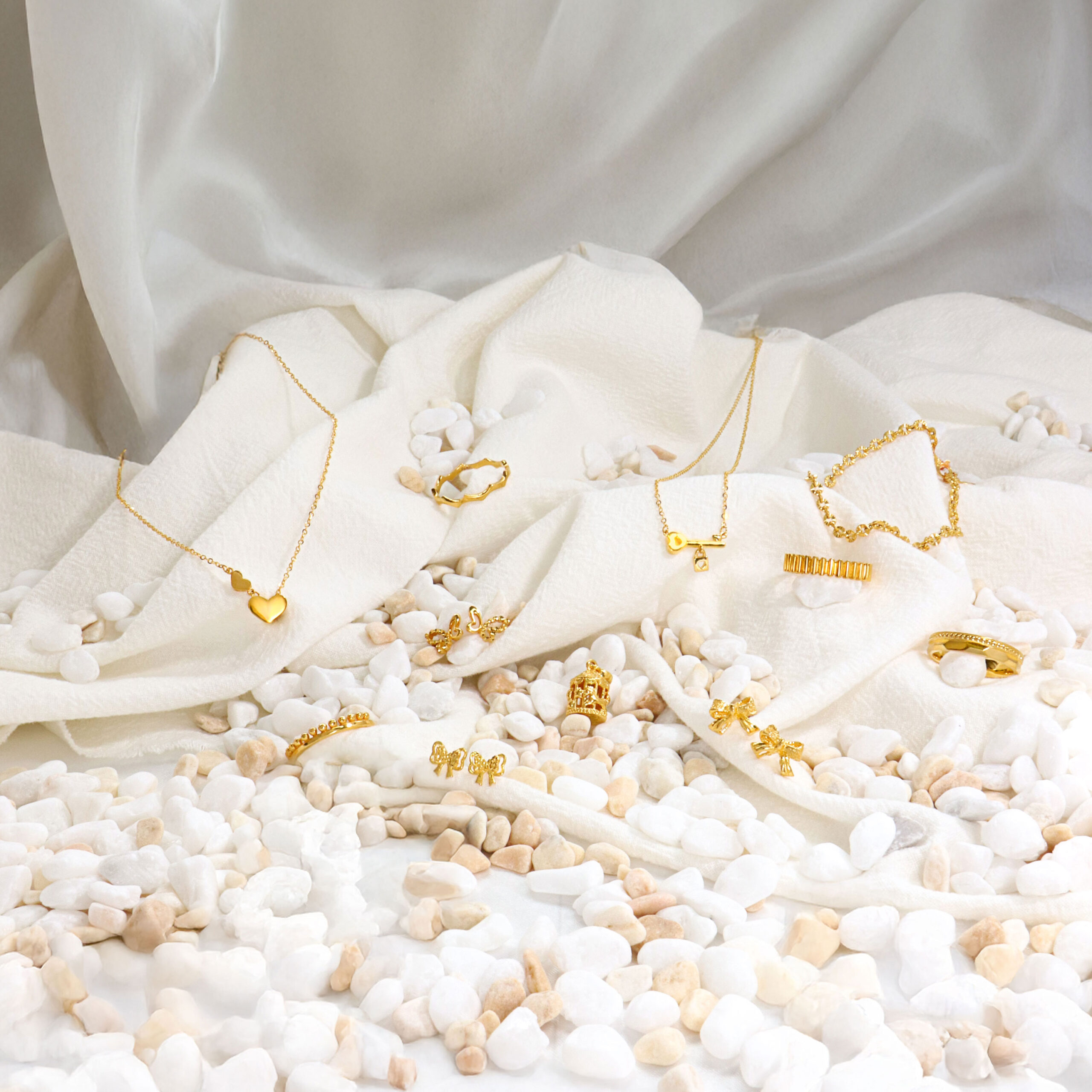 Regal Bow Earrings - Image 4